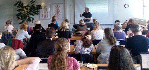 Arvin Larsens seminarer på Heilpraktikerskolens RAB-godkendte uddannelse til alternativ behandler er meget populære